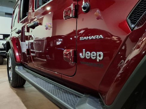 Used 2021 Jeep Wrangler Unlimited Sahara image 8