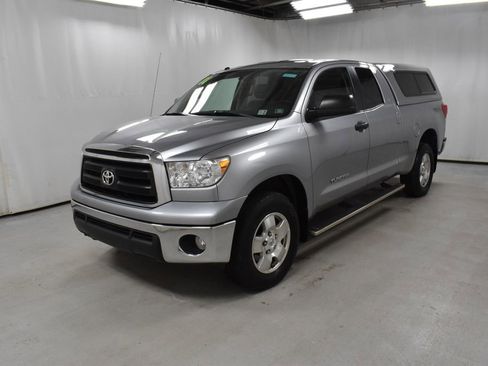 Used 2011 Toyota Tundra 4x4 Double Cab image 2