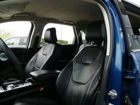 Used 2020 Ford Edge Titanium image 16