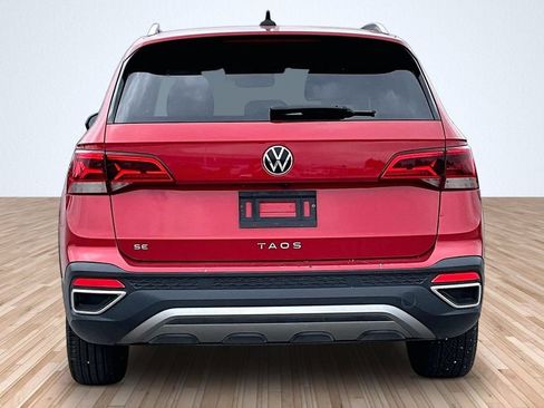 Used 2023 Volkswagen Taos SE w/ Panoramic Sunroof Package FWD image 4