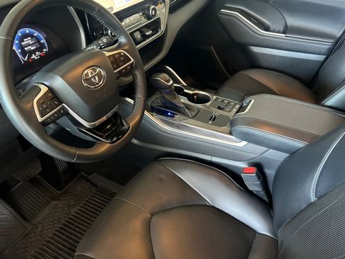 Used 2023 Toyota Highlander Limited image 9