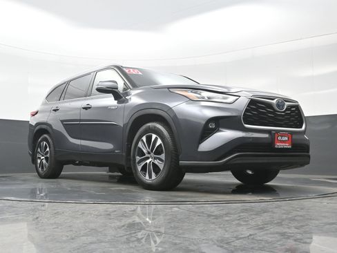 Used 2020 Toyota Highlander XLE image 27