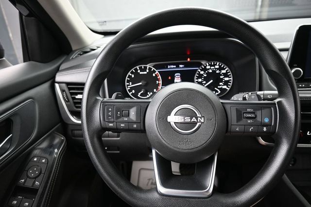 Used 2024 Nissan Rogue SV FWD image 8