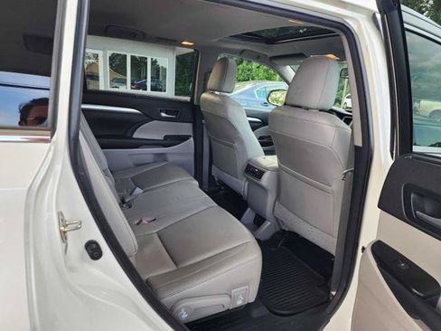 Used 2014 Toyota Highlander XLE AWD/4WD image 17