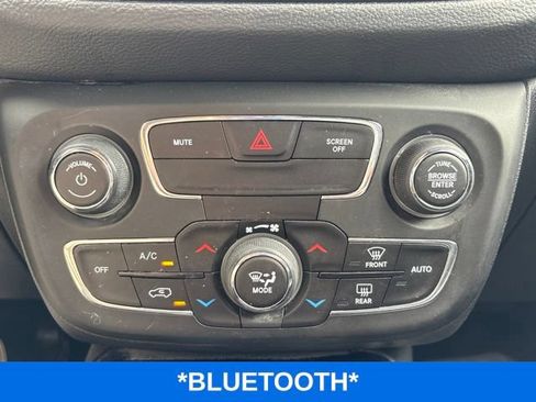 Used 2019 Jeep Compass Limited AWD/4WD image 10