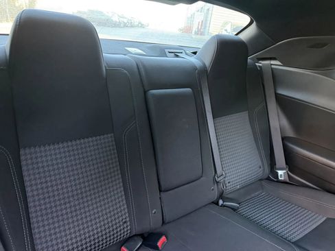 Used 2016 Dodge Challenger SXT w/ Blacktop Package image 15