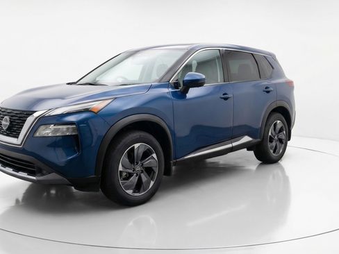 Used 2025 Nissan Rogue SV FWD image 3