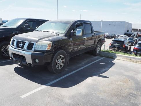 Used 2005 Nissan Titan LE w/ (U01) Nissan Navigation Pkg image 1
