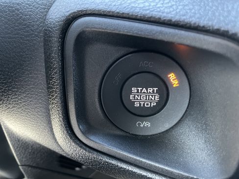 Certified 2025 Jeep Wrangler Willys image 31