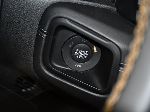 Used 2025 Jeep Wrangler Unlimited Sahara AWD/4WD image 25