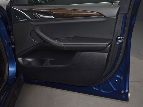 Certified 2025 BMW X4 xDrive30i image 23