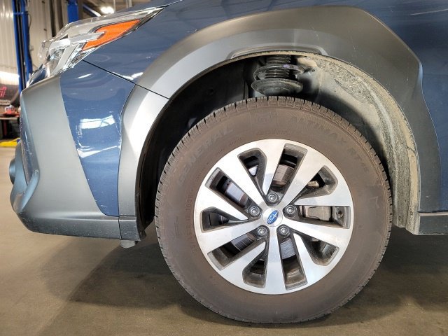 Used 2025 Subaru Outback Premium AWD/4WD image 12
