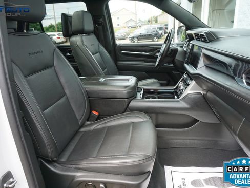 Used 2022 GMC Yukon Denali w/ Denali Ultimate Package AWD/4WD image 29