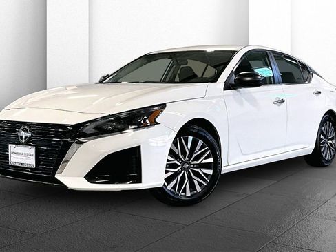 Certified 2025 Nissan Altima 2.5 SV image 12