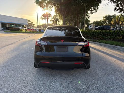 Used 2021 Tesla Model Y Long Range AWD/4WD image 4
