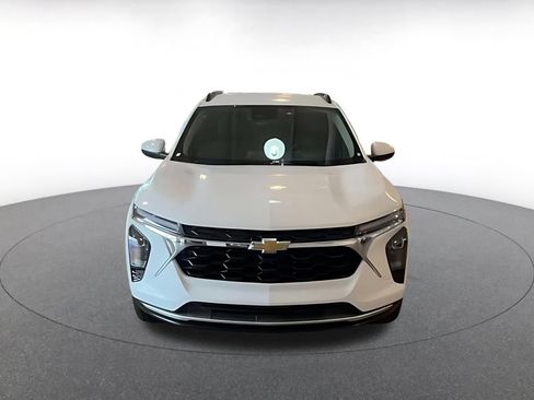 Used 2025 Chevrolet Trax LT w/ LT Convenience Package FWD image 4