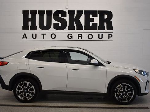 Used 2026 BMW X2 xDrive28i AWD/4WD image 2