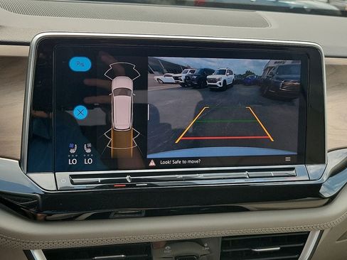 Used 2025 Volkswagen Atlas SE AWD/4WD image 17