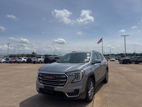 Used 2024 GMC Terrain SLT w/ Infotainment Package II AWD/4WD image 7