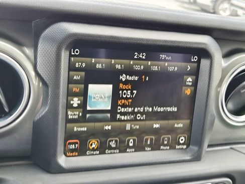 Used 2023 Jeep Wrangler Unlimited Sahara w/ Cold Weather Group AWD/4WD image 28