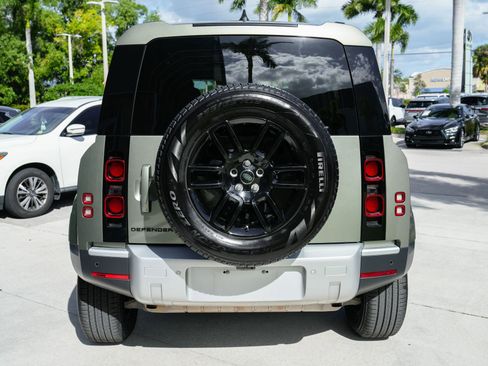 Used 2025 Land Rover Defender 110 S image 24