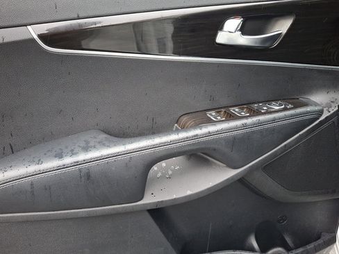 Used 2019 Kia Sorento AWD V6 image 11