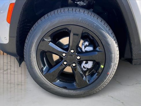 New 2025 Jeep Grand Cherokee Limited w/ Luxury Tech Group II image 33