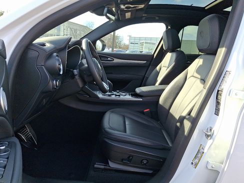 Used 2024 Alfa Romeo Stelvio Ti image 13