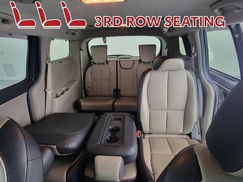 Used 2021 Kia Sedona EX image 9