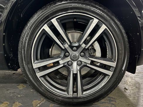 Used 2019 Volvo XC60 T5 Momentum w/ Protection Package Premier AWD/4WD image 9
