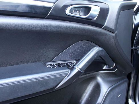 Used 2018 Porsche Cayenne Platinum Edition image 9