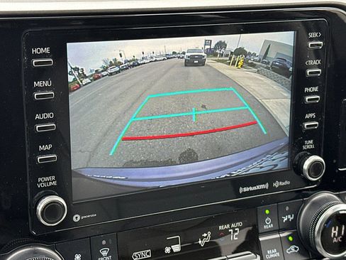 Used 2022 Toyota Highlander XLE image 21