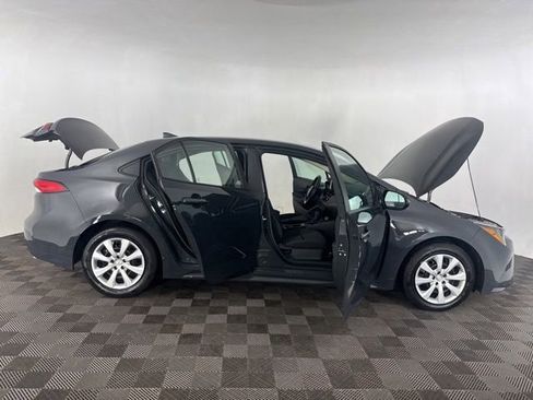 Used 2025 Toyota Corolla LE image 16