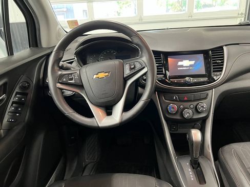 Used 2017 Chevrolet Trax LT w/ LT Convenience Package AWD/4WD image 8