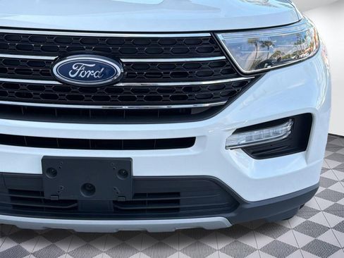 Used 2021 Ford Explorer XLT w/ Equipment Group 202A AWD/4WD image 18