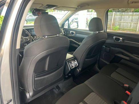 Certified 2021 Kia Sorento LX AWD/4WD image 9