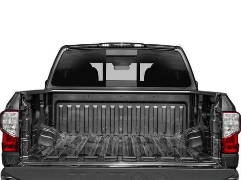 Used 2017 Nissan Titan SV image 12