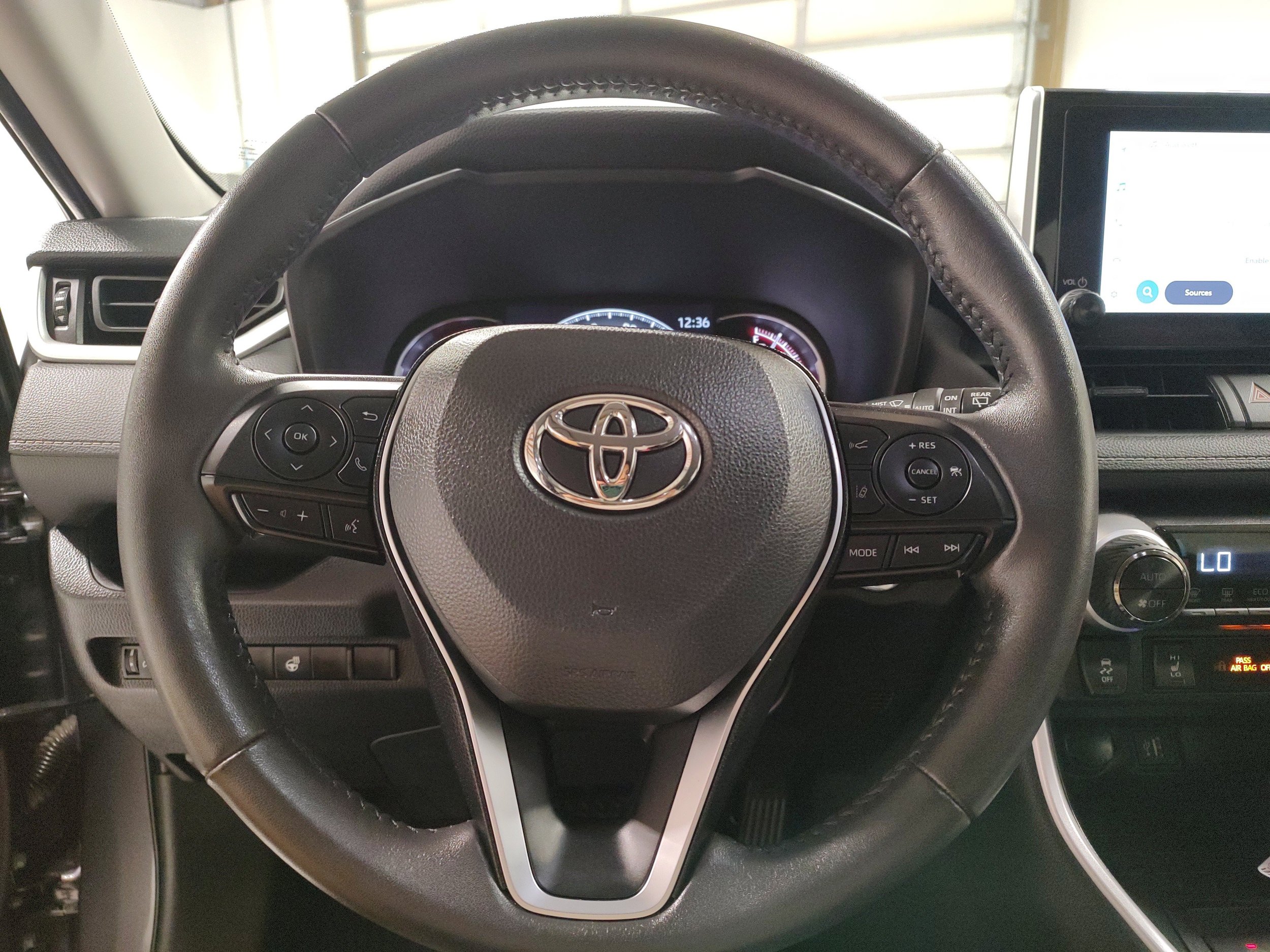 Used 2025 Toyota RAV4 XLE w/ Weather Package AWD/4WD image 5