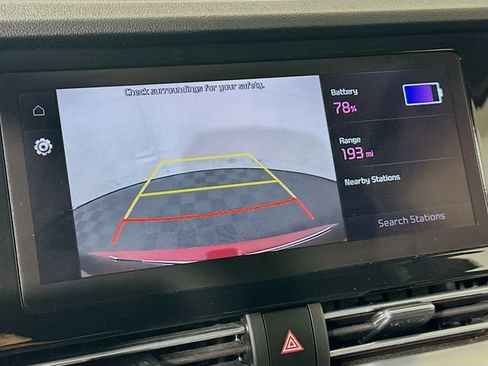 Used 2022 Kia Niro EX FWD image 14