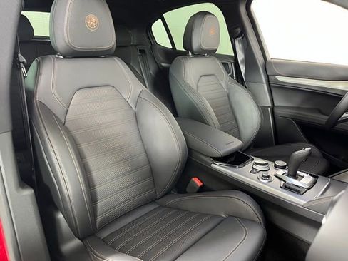 Used 2025 Alfa Romeo Stelvio Sprint image 48