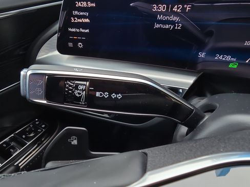 Used 2025 Cadillac Lyriq Sport image 20