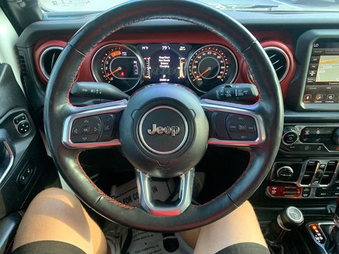 Used 2023 Jeep Wrangler Unlimited Rubicon AWD/4WD image 4