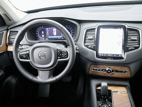 Used 2024 Volvo XC90 B6 Plus w/ Protection Package image 28