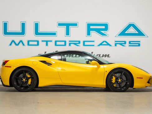 Used 2016 Ferrari 488 GTB image 5
