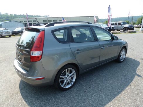 Used 2010 Hyundai Elantra SE FWD image 8