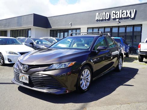 Used 2018 Toyota Camry LE FWD image 5