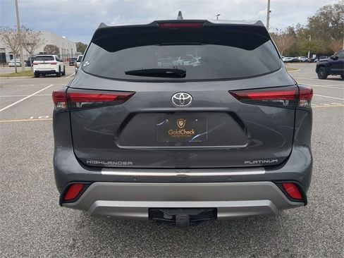 Used 2024 Toyota Highlander Platinum image 5