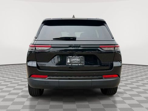 Certified 2023 Jeep Grand Cherokee Limited w/ Black Appearance Package AWD/4WD image 9