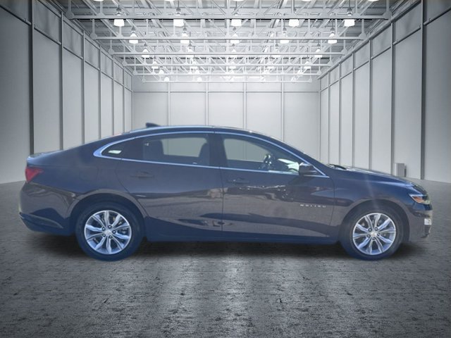Used 2025 Chevrolet Malibu LT FWD image 2