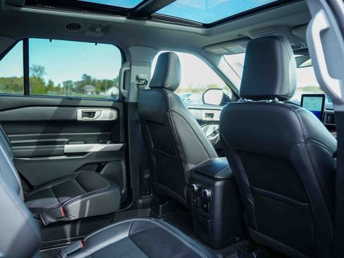 Used 2023 Ford Explorer Limited w/ Limited Technology Package AWD/4WD image 24